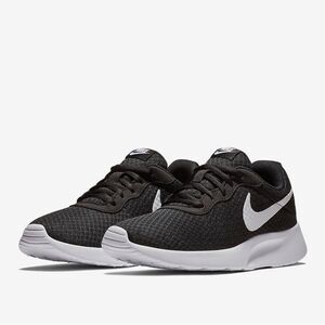 Nike Women's Tanjun Black Sneakers Size 6.5